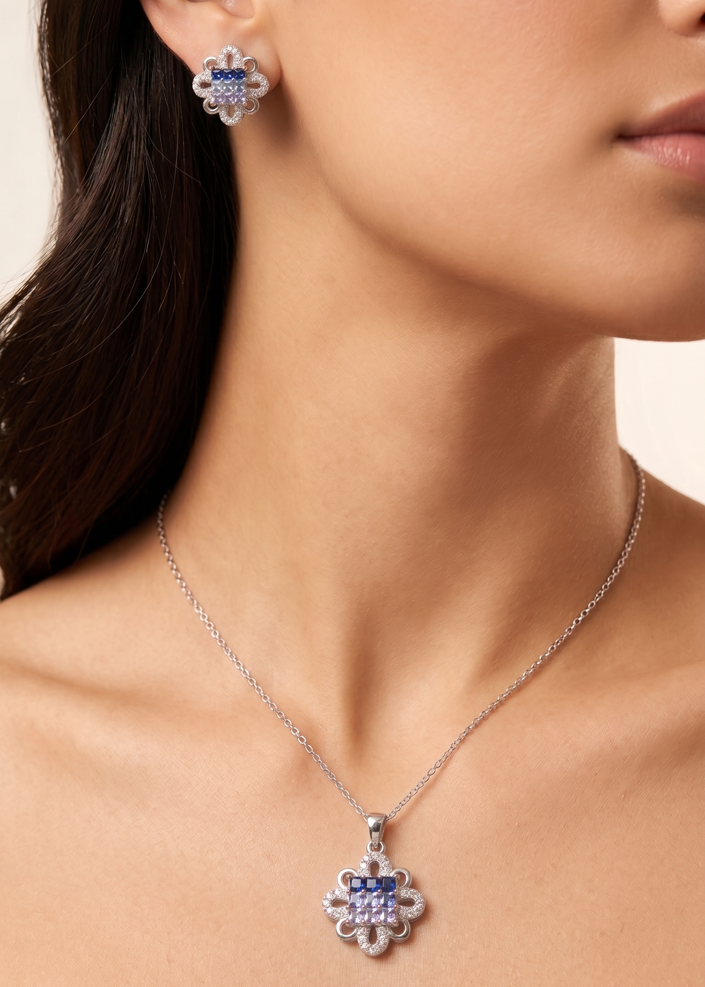 SILKEN ESSENCE PENDANT SET
