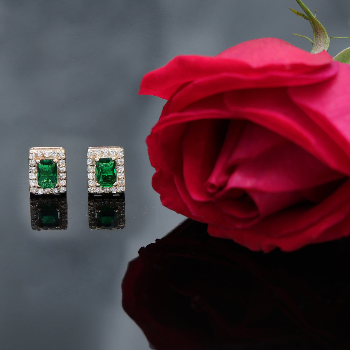 GREEN STONE EARRING