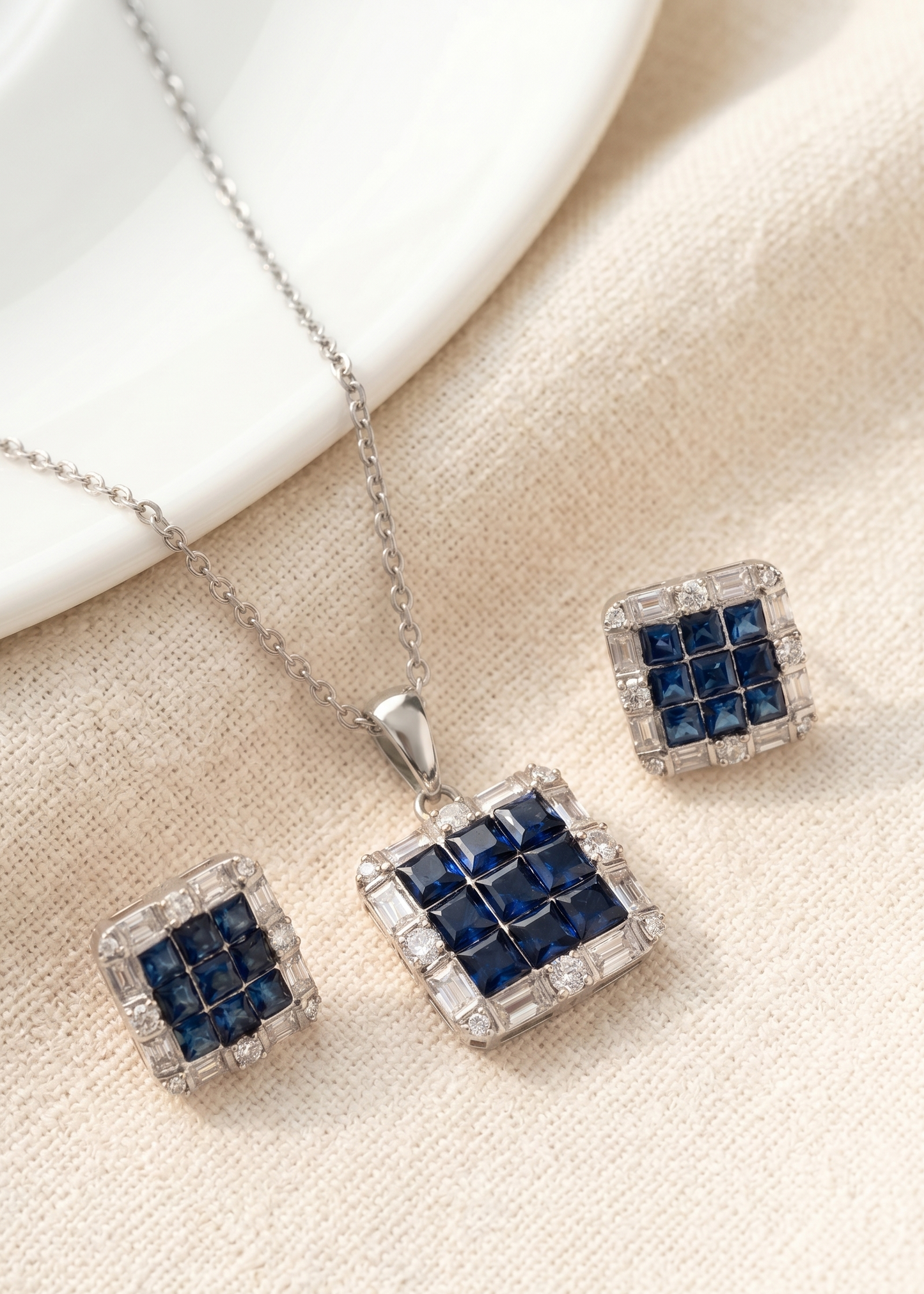 SOLSTICE SPARK PENDANT SET
