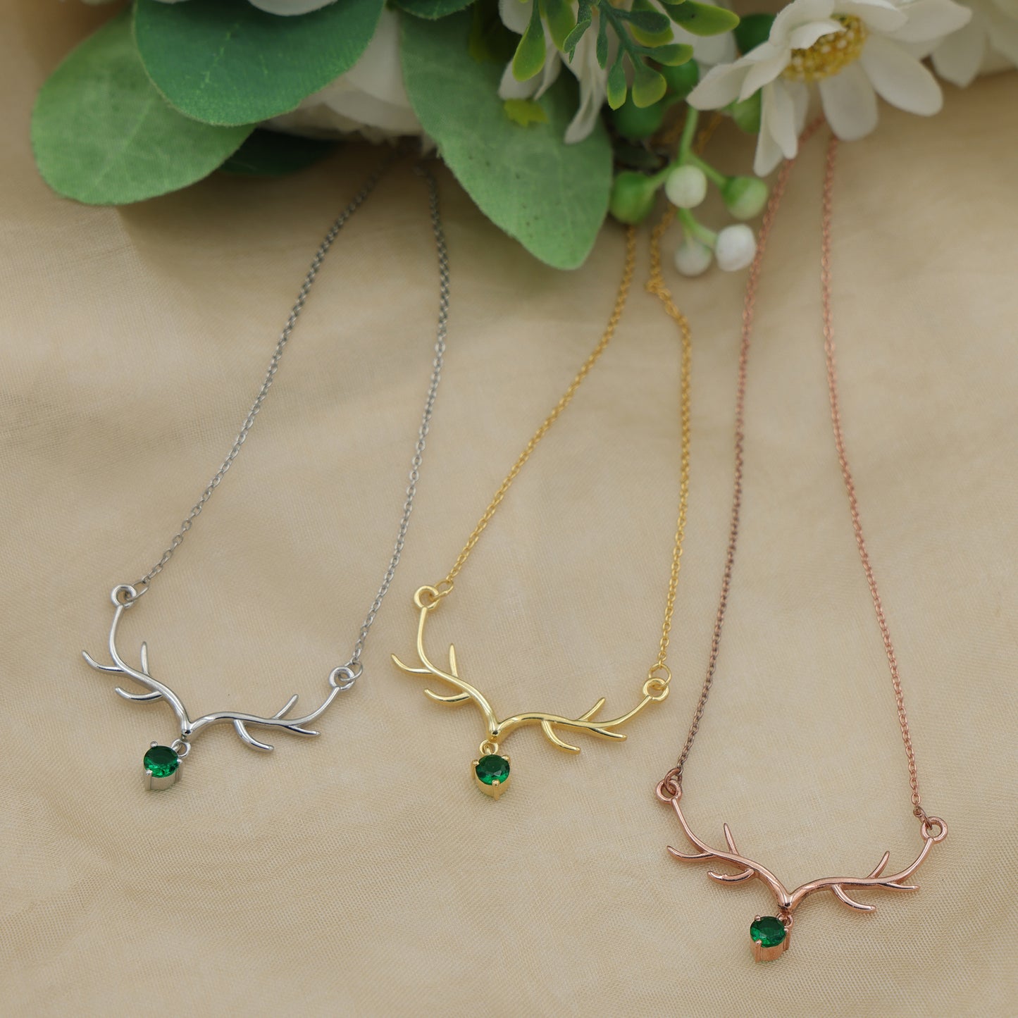 ANTLER PENDANT NECKLACE